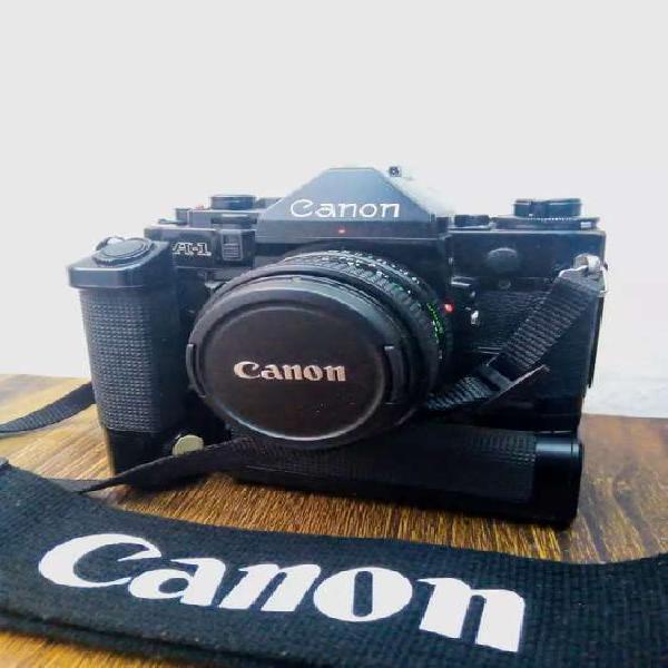 Cámara réflex Canon a1 con bater grip con flash y lentes