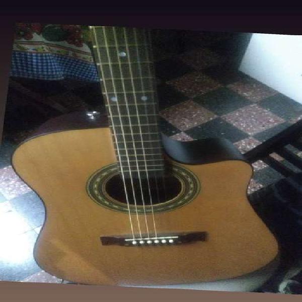 Guitarra electroacústica marca gracia