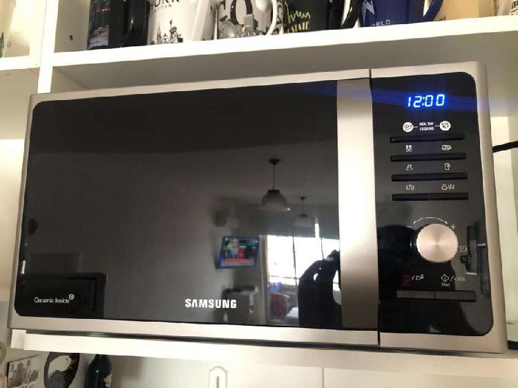 Microondas Samsung Silver 23 Lt (Grill) en excelente estado