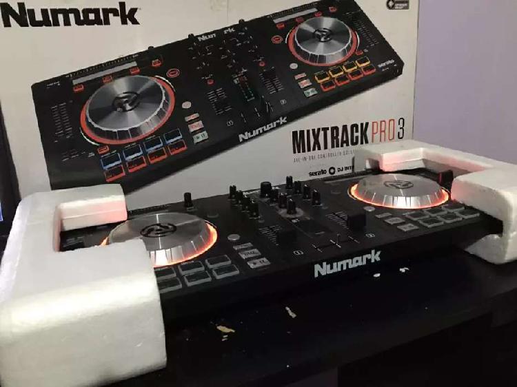 Numark Mixtrack Pro 3