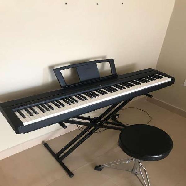 Piano Electrico Yamaha c/soporte y asiento