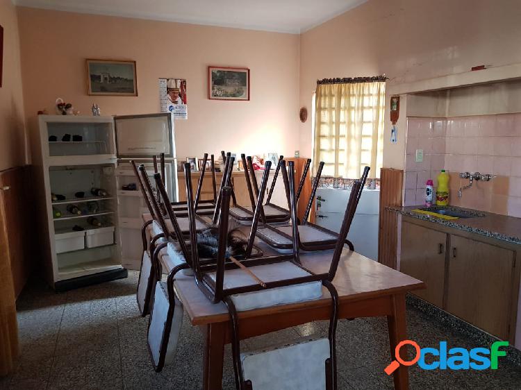 Venta de casa en calle Bermudez 1100