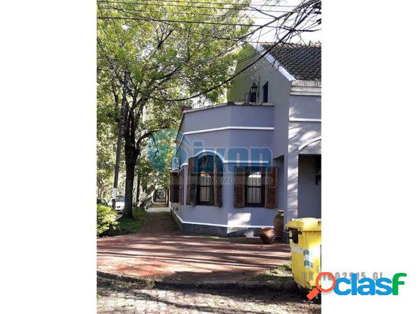 Casa en Venta. 4 Dor. 208 M2. 212 M2 Cub.