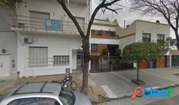 ALQUILER- 2 AMBIENTES CON BALCON AL FRENTE- baño y toil.-