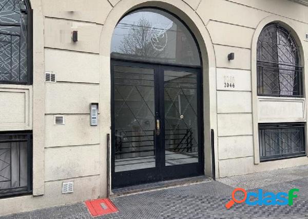 Departamento de 1 Ambiente Con Patio Apto Profesional, Muy