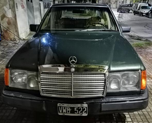 Mercedes Benz 230E