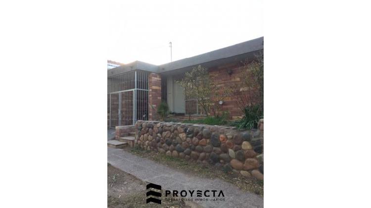 PROYECTA VENDE - CASA TOTALMENTE RECICLADA, CUATRO