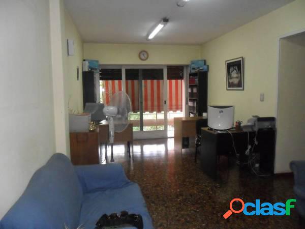 SEMIPISO AL FRENTE CON BALCON EN CABALLITO