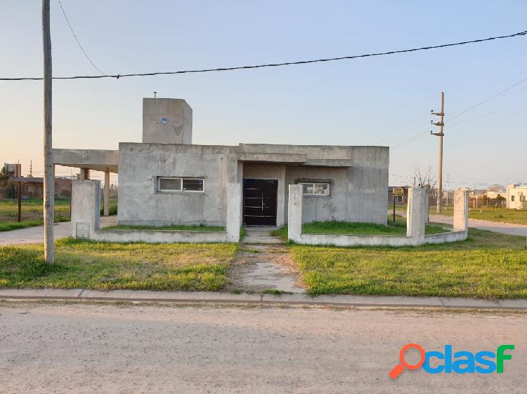 VENTA CASA EN ROLDÁN CON COCHERA - BARRIO LAS ACEQUIAS -