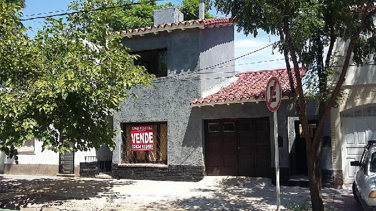Vendo Casa, Bº Escorihuela, Godoy Cruz, Mendoza