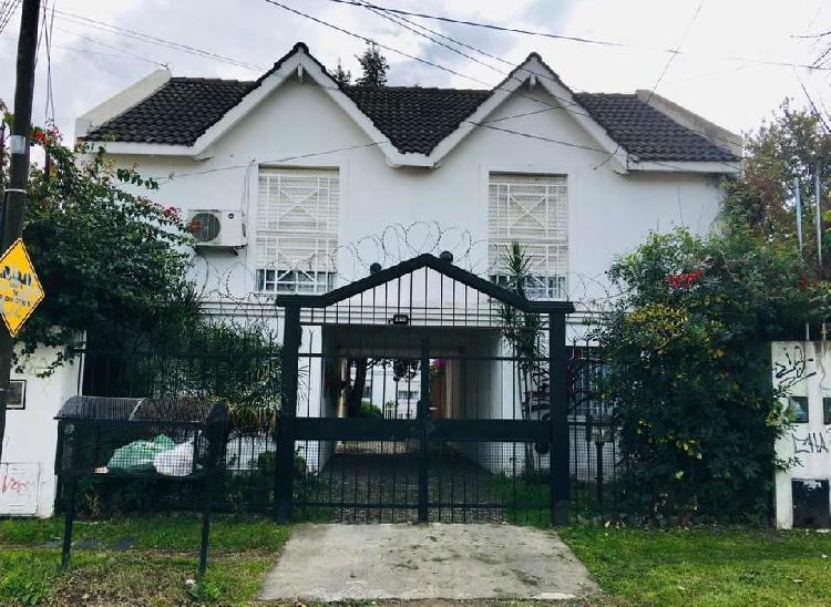 Venta de Excelente Duplex en Pilar sin expensas