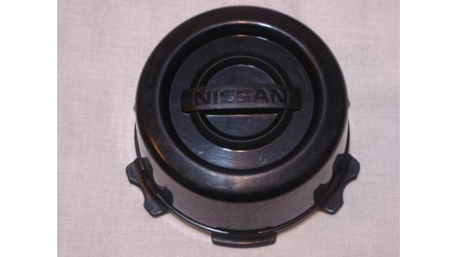1 tapa de llanta Nissan