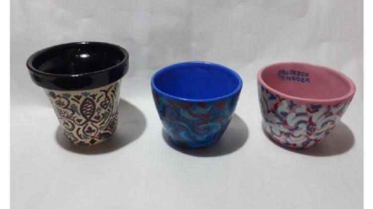 3 macetas cerámicas pintadas a mano, $ 100