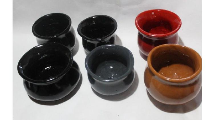 6 macetas cerámicas pintadas de entre 9 y 11 cm de