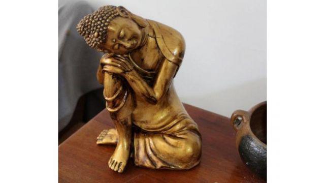 Buda dorado grande en yeso, color bronce envejecido $250