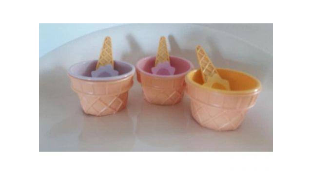 COMPOTERAS FORMA DE HELADO CON CUCHARAS. MATERIAL PLÁSTICO