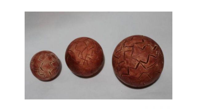 Esferas cerámicas decorativas con textura, $ 150