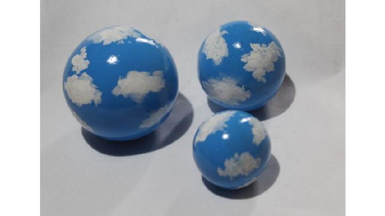 Esferas decorativas celeste cielo con nubes, $ 150