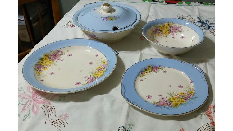 JUEGO DE PORCELANA MARCA LOZALIT DE 107 PIEZAS