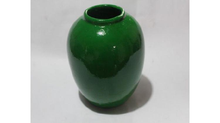 Jarrón florero cerámico verde, de 16,5 cm, $ 150