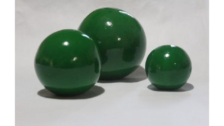 Juego de 3 esferas cerámicas verdes, $ 150