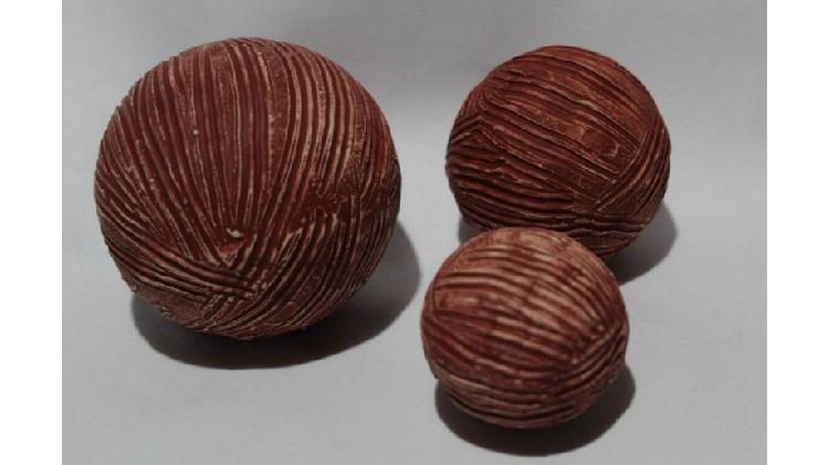 Juego de esferas decorativas cerámicas con textura, $ 150