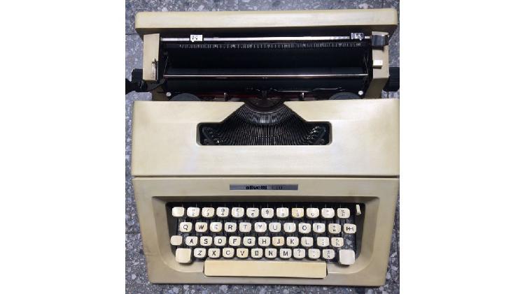 Maquina de escribir - Olivetti Letera 20