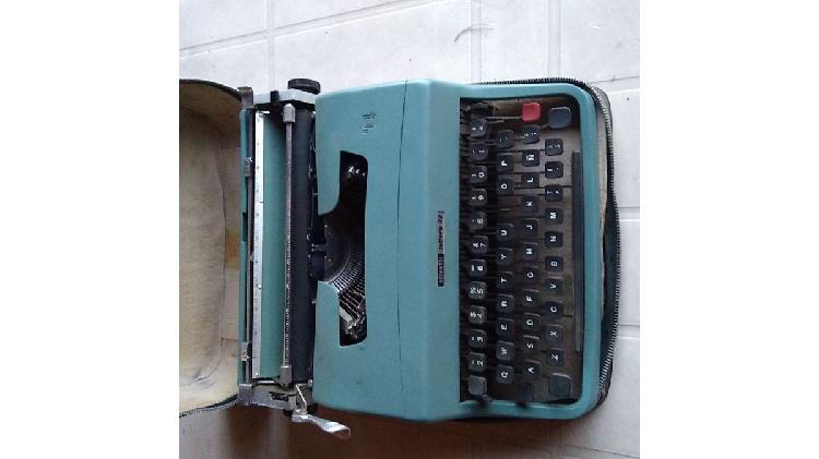 Máquina de escribir Olivetti Lettera 32