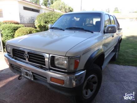 Toyota Hilux SR5 doble cabina 2000