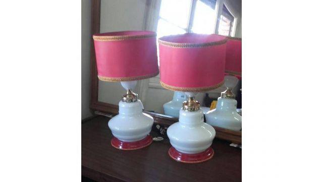 VENDO DOS HERMOSAS LAMPARAS BLANCAS CON ROJO. NALO MUEBLES.