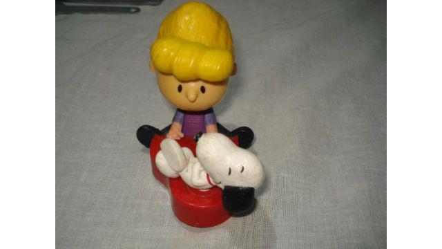 muñeco de Snoopy y Charlie Brown
