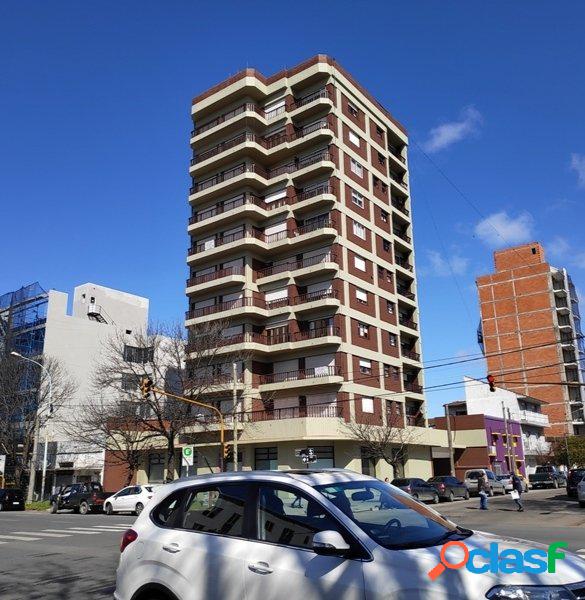 VENTA DEPTO 4 AMB MACROCENTRO A LA CALLE CON COCHERA