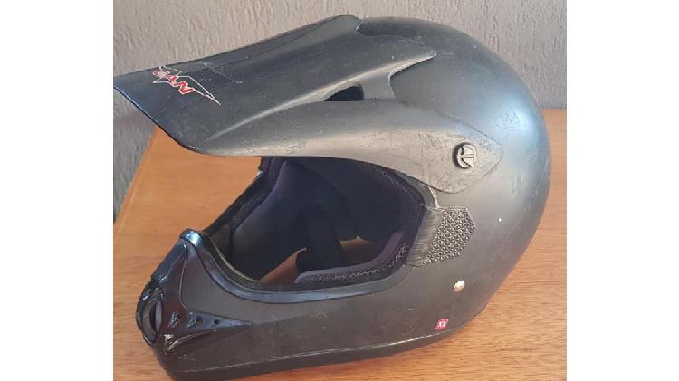 CASCO V CAN- USADO- BUEN ESTADO- TALLE XL--------$ 1800