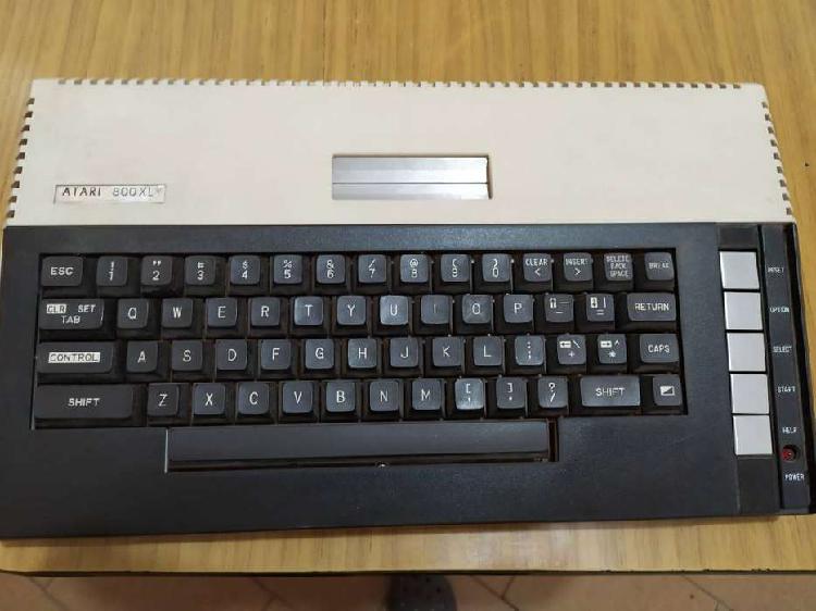 Atari 800 XL casi sin uso una reliquia