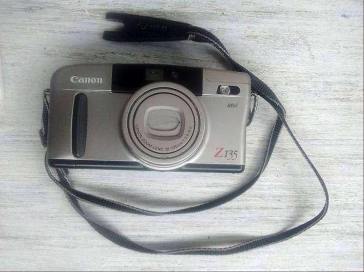 Camara Canon Z135 con rollo