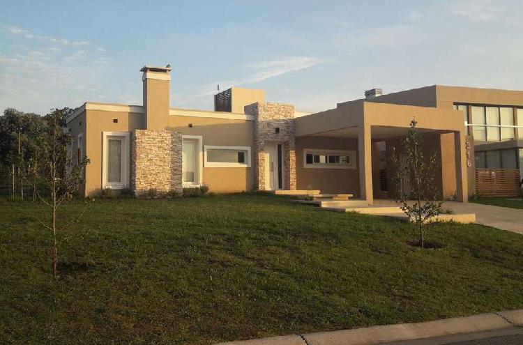 INCREÍBLE CASA EN ALQUILER EN BARRIO PRIVADO ARENAS DEL SUR