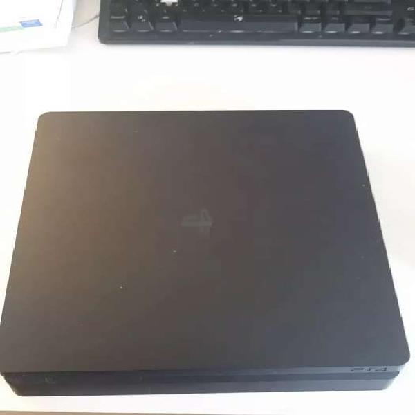 Ps4 slim NEGOCIABLE, no hago envios, acepto tarjeta con 10%
