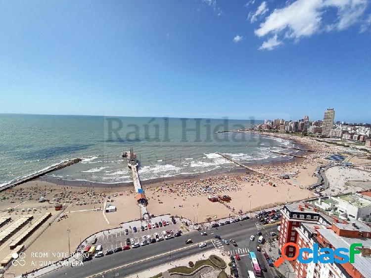 Un ambiente con vista al mar