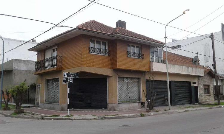 VENTA CASA con LOCAL y TALLER-ESTADO ORIGINAL-ZONA