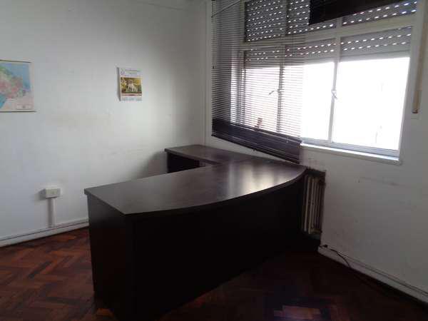 VENTA DE OFICINA MORENO 1600