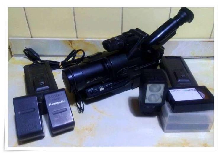 Filmadora Panasonic Súper VHS - Modelo NV-MS95 = 2 baterias
