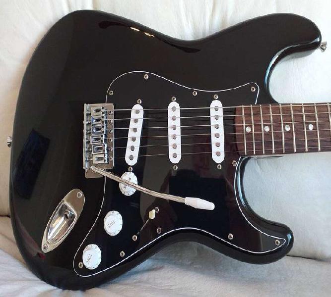 SE VA.. SE VA... Guitarra Squier Bullet Black Strat Estilo