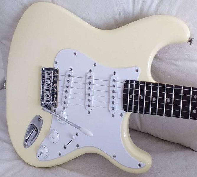 ULTRAIMPECABLE - SQUIER IGUAL A NUEVA - SIN DETALLES