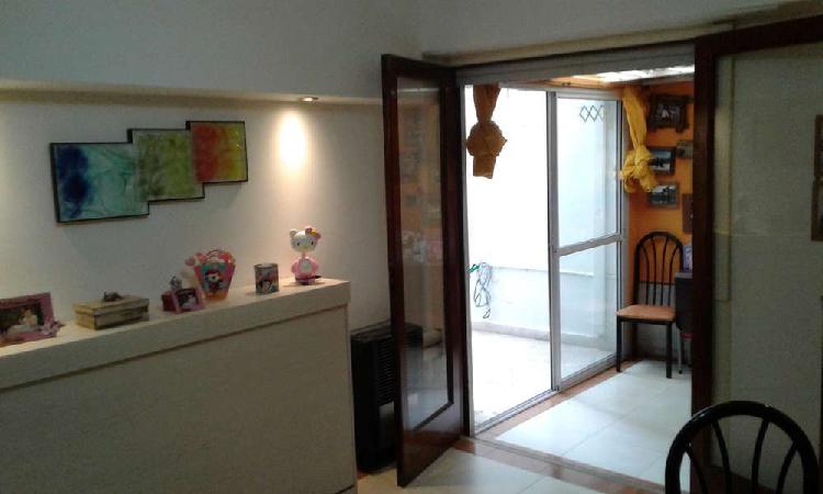 VENTA 2 AMB RECICLADO-PATIO-INTERNO-ESPACIO LAVARROPA-PERLA