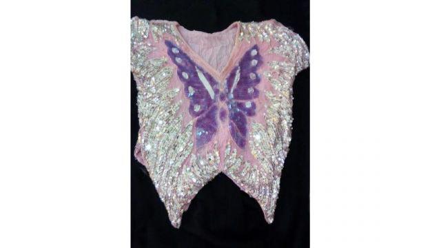 Remera de creppe bordada integramente en paillette.