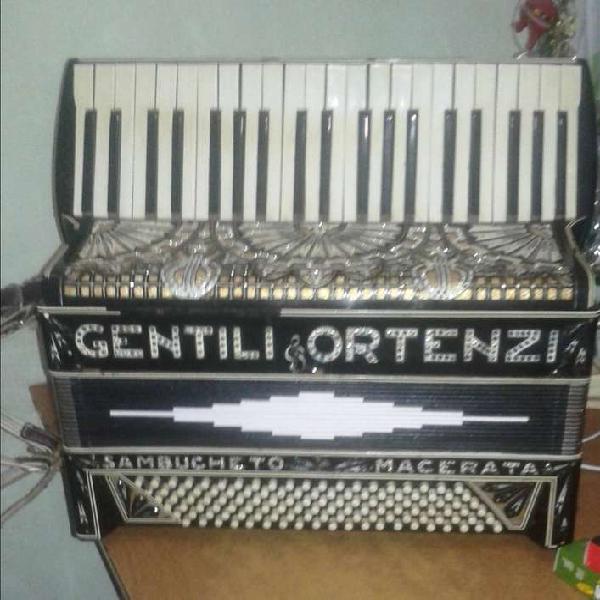 Acordeón a piano 120 bajos Gentili Ortenziili Ortenzi