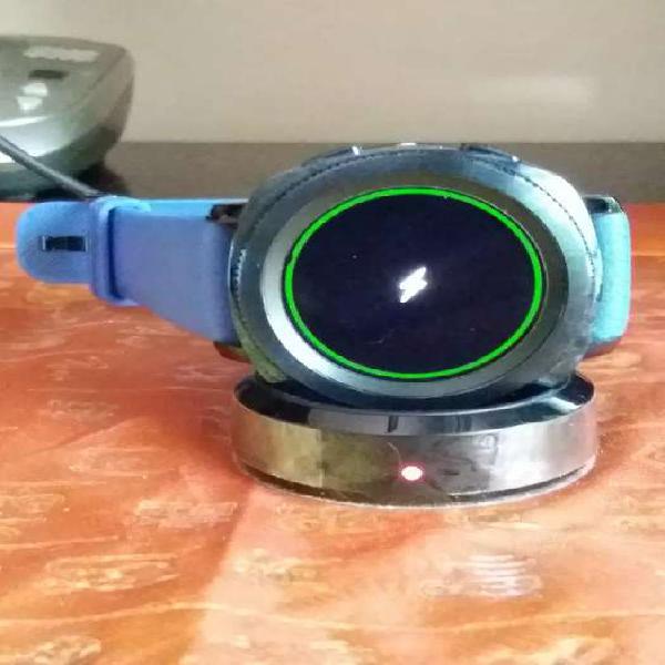Smart watch samsung gear sport color azul. 13000 pesos.