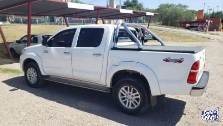 Toyota Hilux 14 SRV 4x4 cuero Automática