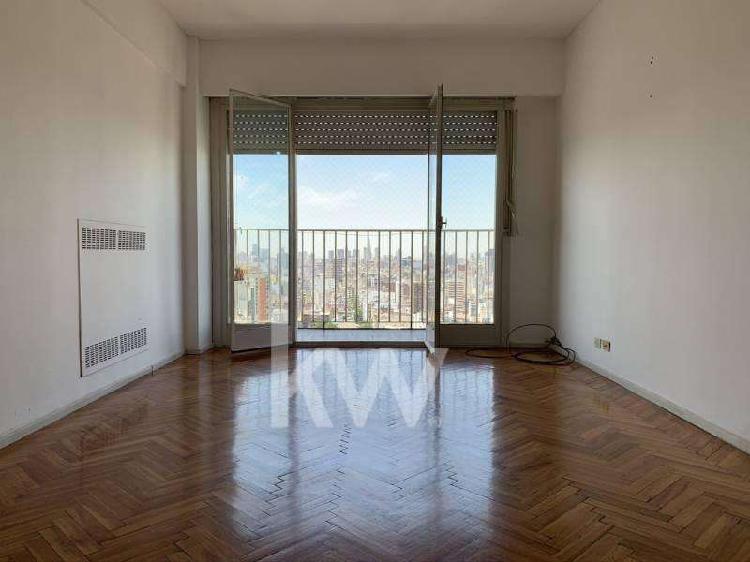 VENTA DEPARTAMENTO RECICLADO 3 AMBIENTES CON BAULERA PISO 25