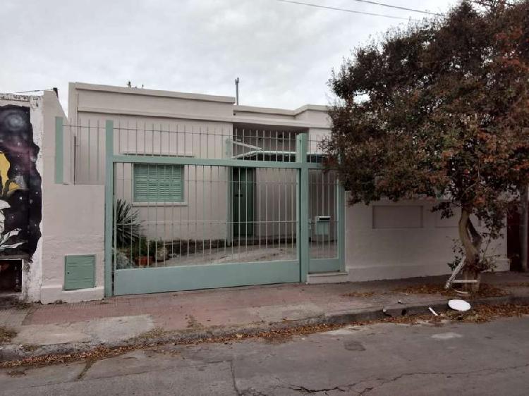 CASA EN MALAGA AL 1500 - B° CRISOL- ZONA SUR